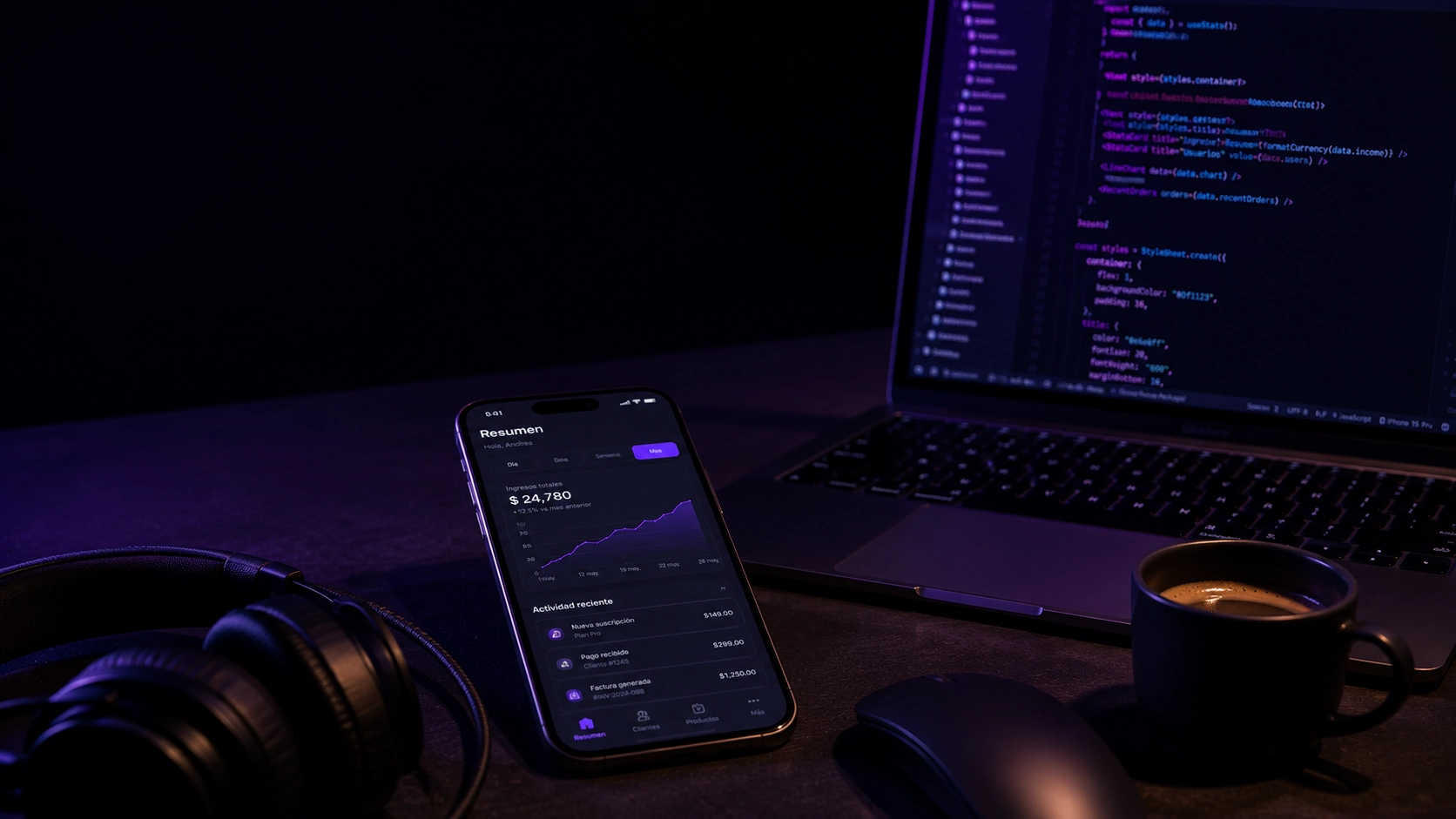 Senior developer revisando código generado por IA en Ecuador